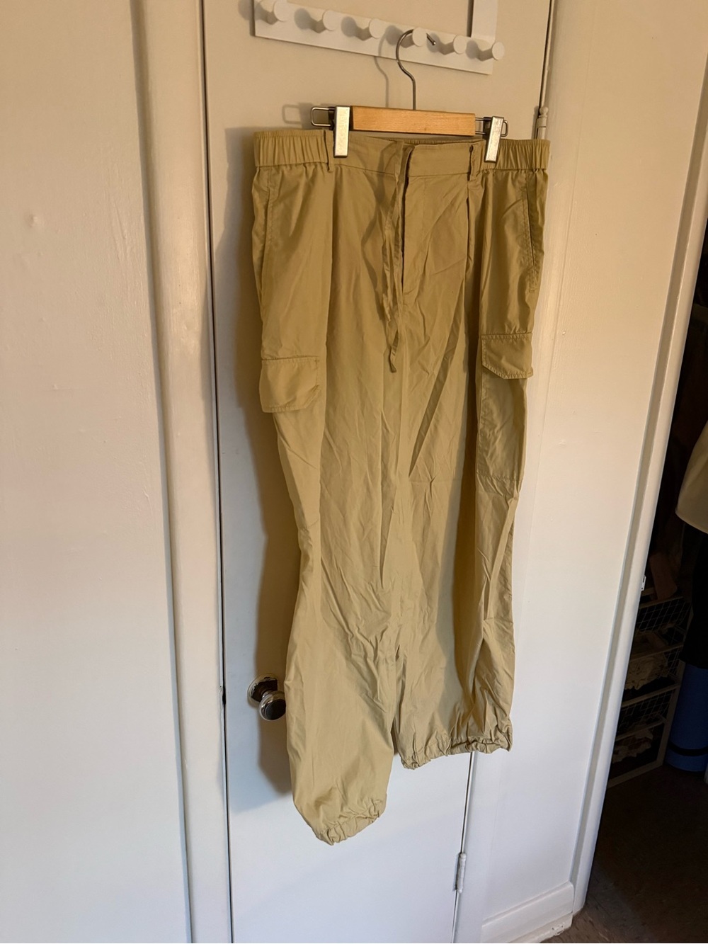 XL Uniqlo cargo pants in mustard drawstring
